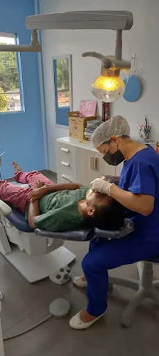 Atendimento odontológico na clínica