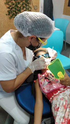 Atendimento odontopediátrico na clínica